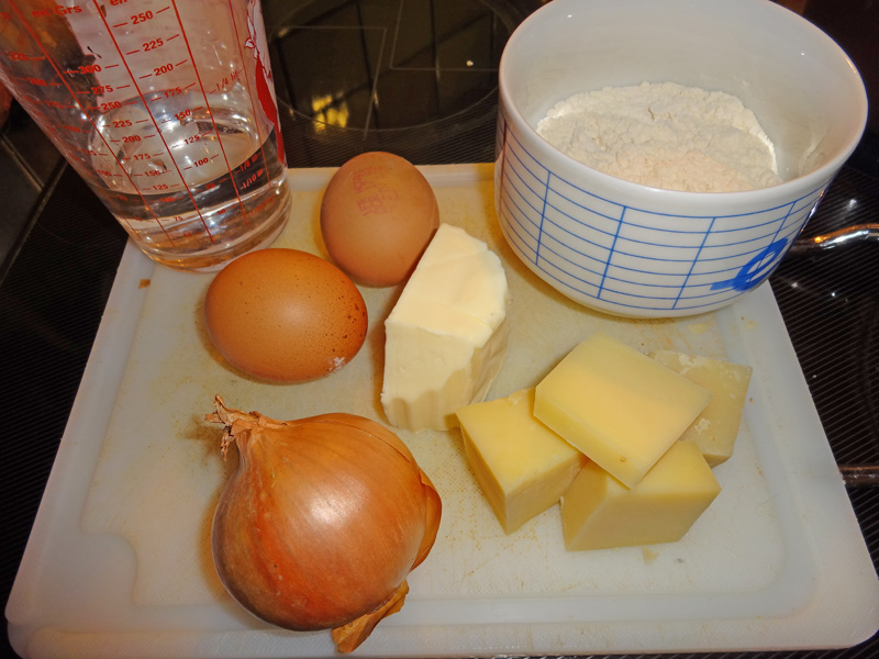 Ingrédients choux au fromage et aux oignons